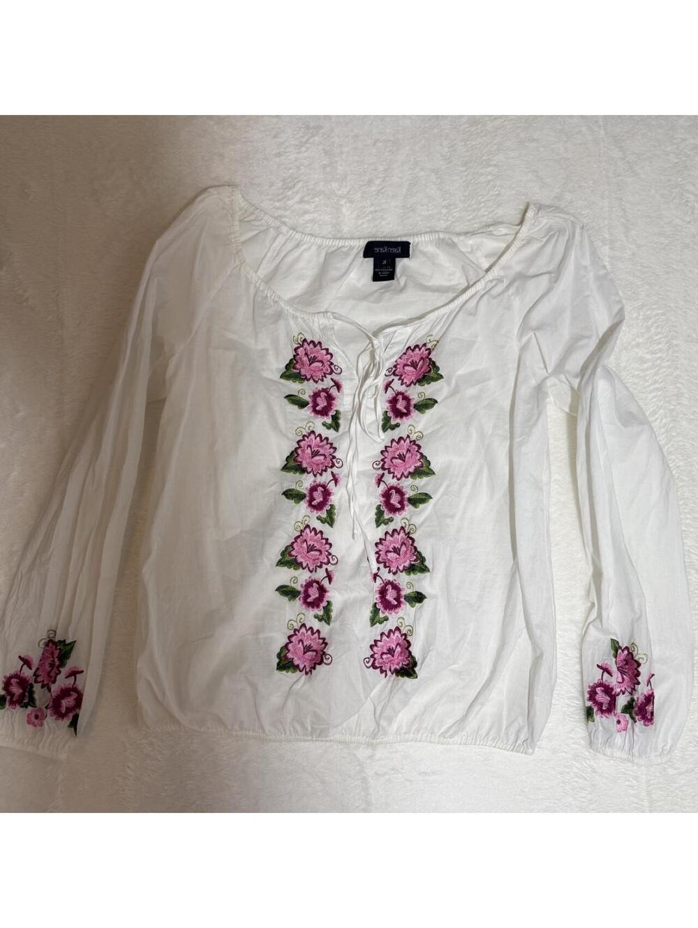 Women's White Boho Embroidered Blouse